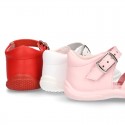 Washable leather sandal shoes with crossed strips and FLOWER for little girls.