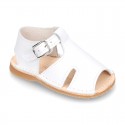 Sandal shoes Menorquina style with flexible soles.