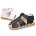 Sandal shoes Menorquina style with flexible soles.