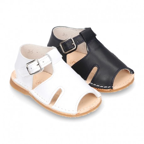 Sandal shoes Menorquina style with flexible soles.