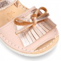 Classic Menorquina shoes with fringed design in extra soft nappa leather and metal finish.