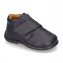 Ankle boot shoes with velcro strap in washable leather for little kids.