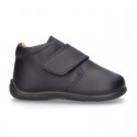 Ankle boot shoes with velcro strap in washable leather for little kids.