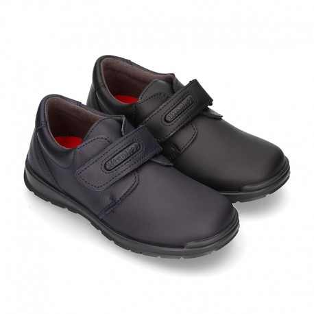 School shoes Blucher style laceless in washable leather.