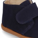 Suede leather casual ankle boots laceless.