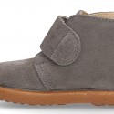 Suede leather casual ankle boots laceless.