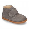 Suede leather casual ankle boots laceless.