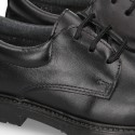 Zapato colegial tipo Blucher con cordones en piel lisa Boxcalf.