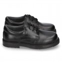 Zapato colegial tipo Blucher con cordones en piel lisa Boxcalf.