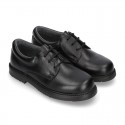 Zapato colegial tipo Blucher con cordones en piel lisa Boxcalf.