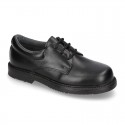 Zapato colegial tipo Blucher con cordones en piel lisa Boxcalf.