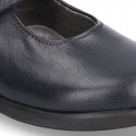 Zapato colegial tipo Mercedita clásica con cierre adherente en piel lisa.