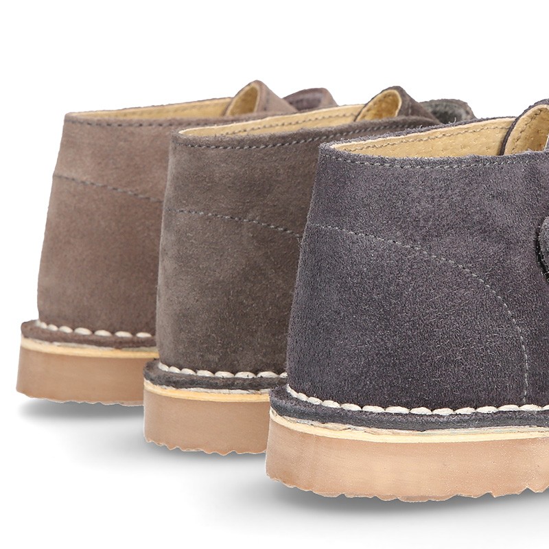 Laceless chukka boots top