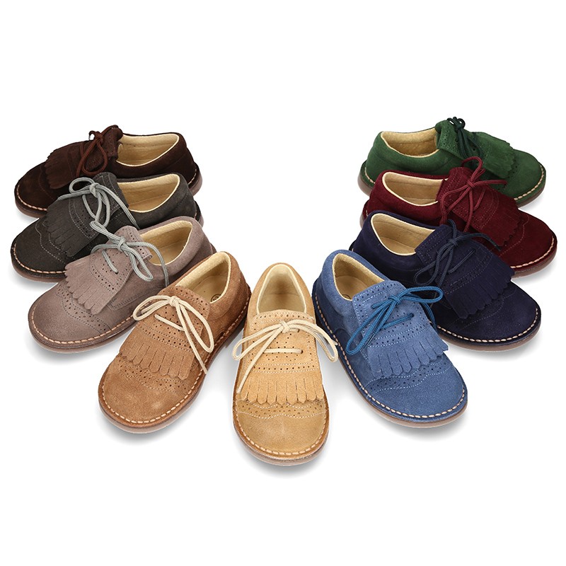 Classic Laces up shoes with tongue and fringed design in