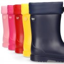 Little rain boots with adjustable neck and WOOL KNIT lining.