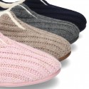 New closed Home shoes in wool knit with central opening.