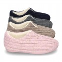 New closed Home shoes in wool knit with central opening.