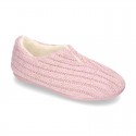 New closed Home shoes in wool knit with central opening.