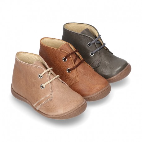 Little ankle boots in tanned nappa leather for kids.