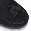 Classic suede leather moccasins with tassels and thick soles.