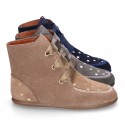 Little ankle boots Wallabee style with ties closure and STARS print design.