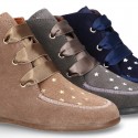 Little ankle boots Wallabee style with ties closure and STARS print design.