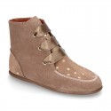 Little ankle boots Wallabee style with ties closure and STARS print design.