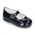 Classic little Mary Janes with chopped design in patent leather.