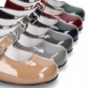 Classic little Mary Janes with chopped design in patent leather.