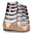 Classic little Mary Janes with chopped design in patent leather.