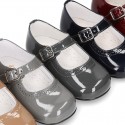 Classic little Mary Janes with chopped design in patent leather.