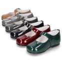 Classic little Mary Janes with chopped design in patent leather.