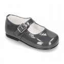 Classic little Mary Janes with chopped design in patent leather.