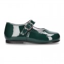 Classic little Mary Janes with chopped design in patent leather.