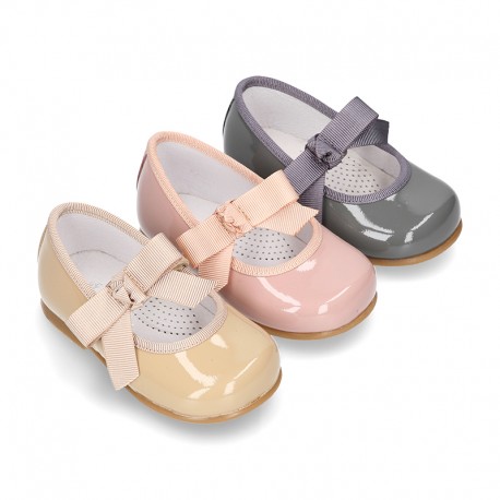 New Classic Patent leather little Mary Jane shoes with velcro strap and ribbon.