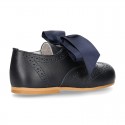 Classic little ENGLISH style shoes with ties in nappa leather.
