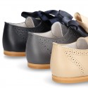 Classic little ENGLISH style shoes with ties in nappa leather.