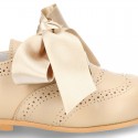 Classic little ENGLISH style shoes with ties in nappa leather.