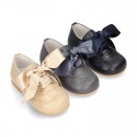 Classic little ENGLISH style shoes with ties in nappa leather.