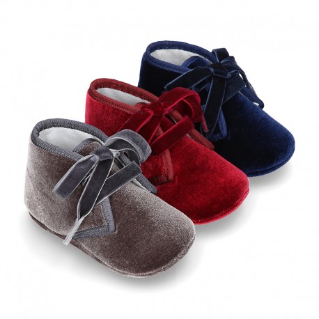 Velvet canvas Bootie shoes for babies with ties closure.