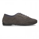 Classic Oxford laces up shoes in suede leather with ties closure.