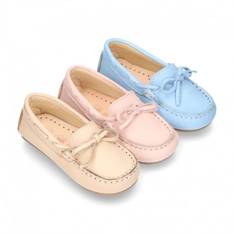 EXTRA SOFT nappa leather Moccasin shoes with bows for little kids in pastel colors.