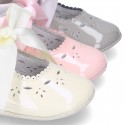 Little Mary Jane shoes angel style with ties in patent leather for baby.