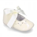 Little Mary Jane shoes angel style with ties in patent leather for baby.