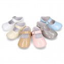 Soft Patent leather Little Mary Jane shoes for baby with buckle fastening.