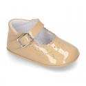 Soft Patent leather Little Mary Jane shoes for baby with buckle fastening.