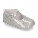 Soft Patent leather Little Mary Jane shoes for baby with buckle fastening.