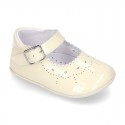 Soft Patent leather Little Mary Jane shoes for baby with buckle fastening.