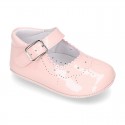 Soft Patent leather Little Mary Jane shoes for baby with buckle fastening.