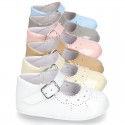 Soft Patent leather Little Mary Jane shoes for baby with buckle fastening.